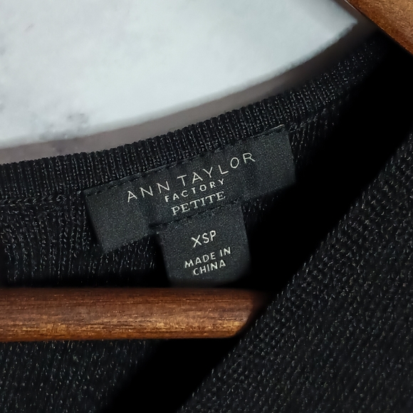 Ann Taylor Factory Blouse Top Women Size XSP Black Stretch Short Sleeve Casual - Picture 7 of 7